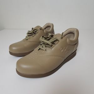 Drew taupe 9.5 m women's shoes